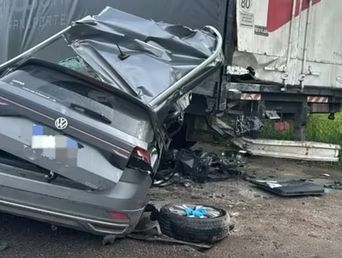 Por el estado en que quedó la SUV se presume que circulaba a alta velocidad por la Autovía 2.