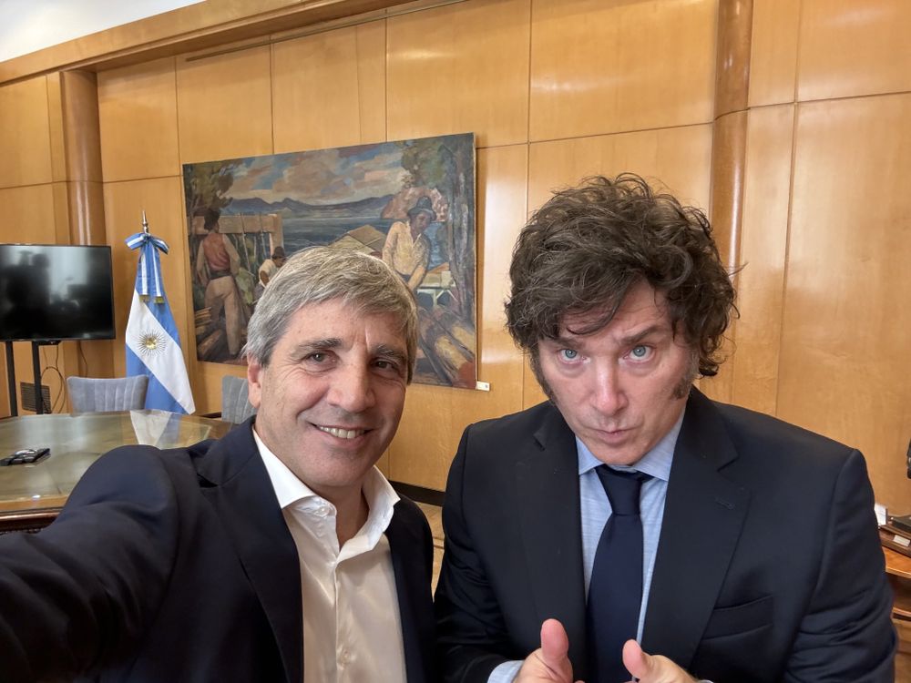 El presidente, Javier Milei, y el ministro de Economía, Luis Caputo.&nbsp;
