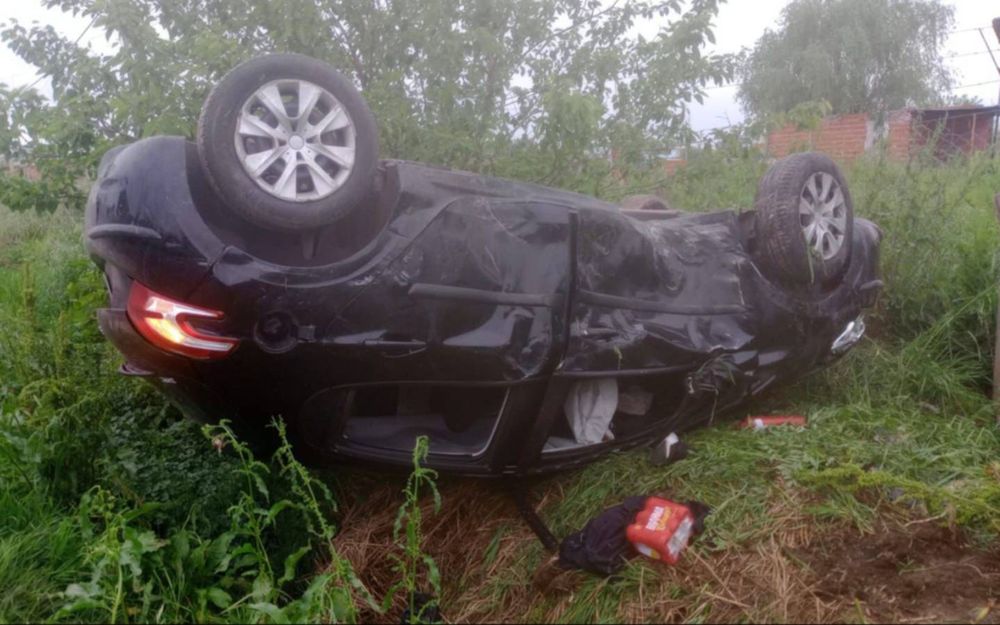 El vehículo accidentado en la localidad de Villa Elvira, partido de La Plata.