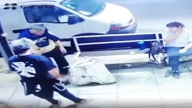 Segundos antes de que se detonara el arma de fuego. (Imagen de video)