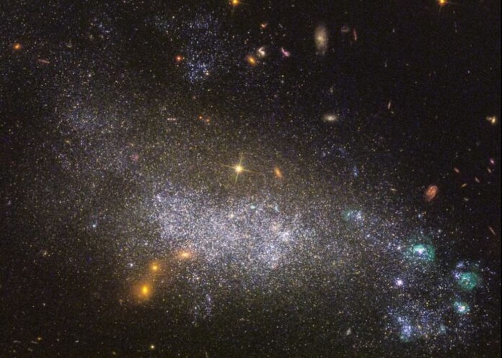 El estudio amplía la lista de solventes con capacidad para albergar biopolímeros que sustenten otros tipos de vida en exoplanetas. Créditos: NASA, ESA y LEGUS team. (CONICET)