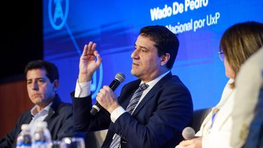 Los senadores Wado de Pedro y Maximiliano Abad en Somos Industria. 