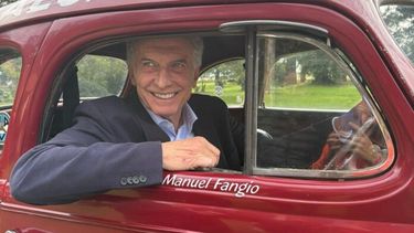 El ex presidente Mauricio Macri en una visita a Balcarce.