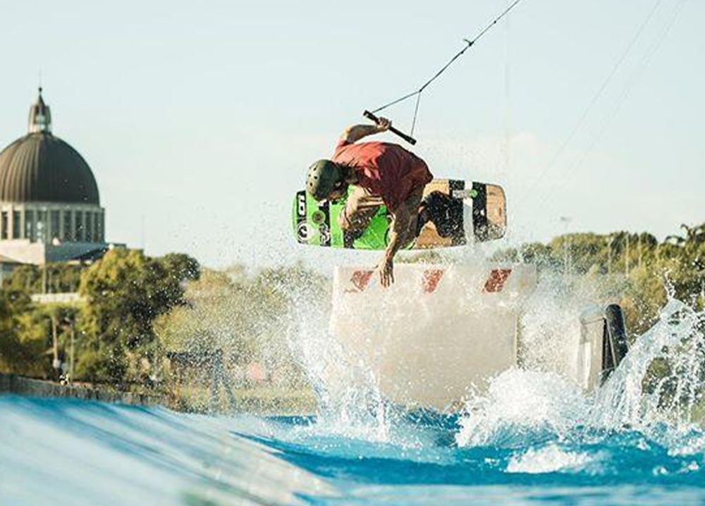 Wakeboard junto al río Paraná. (@turismopba)