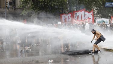Los enfrentamientos entre manifestantes y policía en el Congreso.&nbsp;