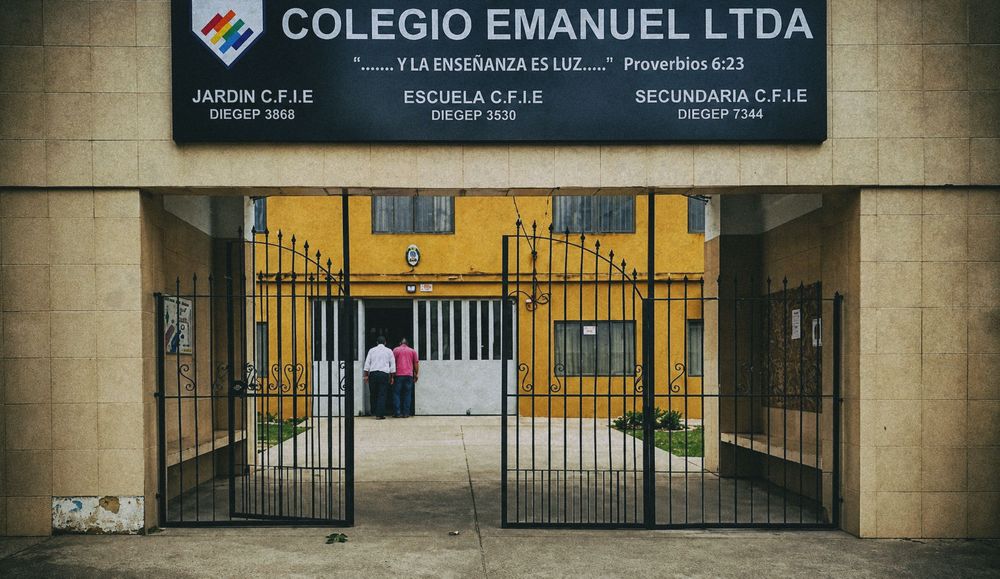 El Colegio Emanuel de Lisandro Olmos, partido de La Plata.
