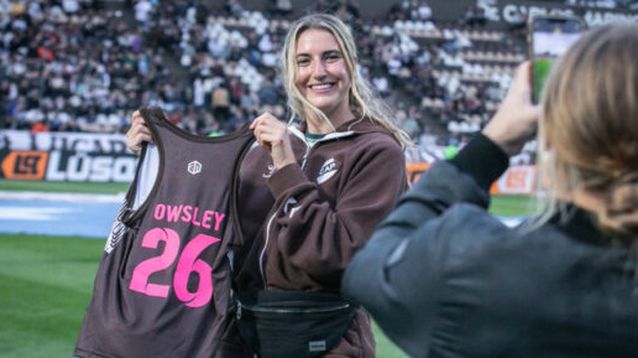 Lily Owsley, reconocida en Vicente López por Platense. - Prensa Platense -