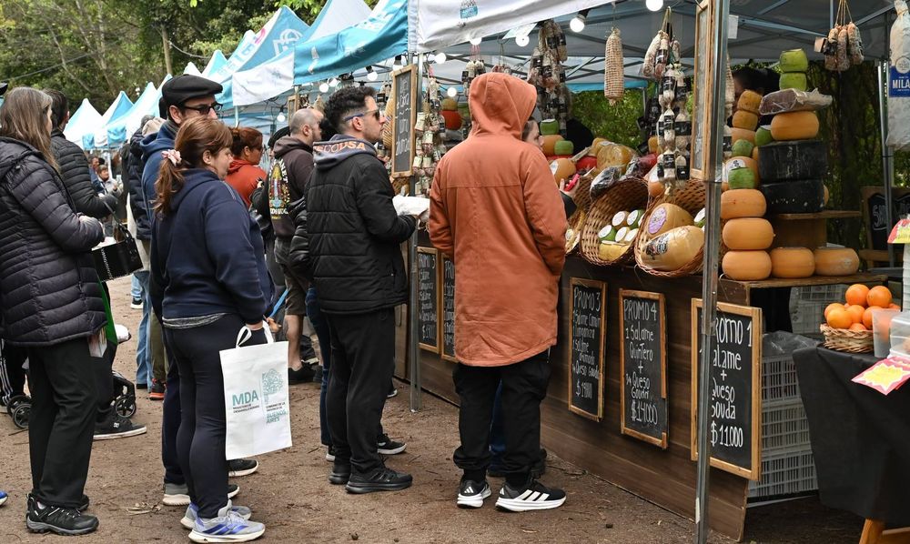 Miles de personas pasaron por los puestos de Posta de Sabores, en Chascomús.