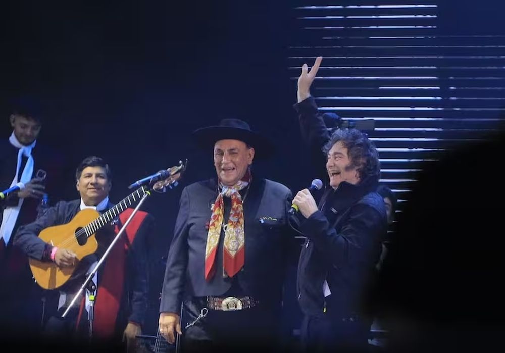 Milei canta con el Chaqueño Palavecino en Jesús María.&nbsp;