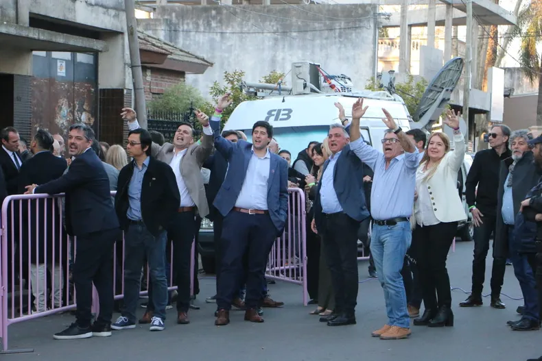 Sebastián Pareja arenga a los seguidores libertarios en el acto en Junín. 