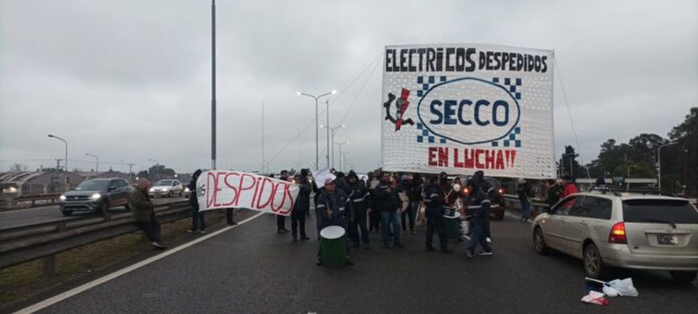 Protesta de trabajadores de la empresa Industrias J.F. Secco. (Nicolás Gerola @NGerola)