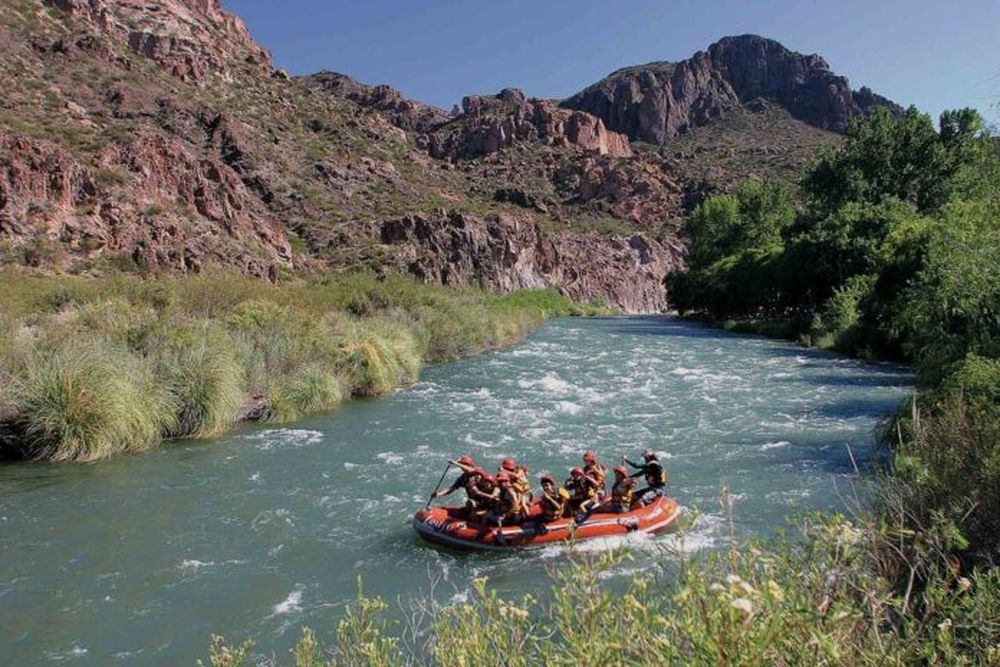 Aventura en el río Atuel.