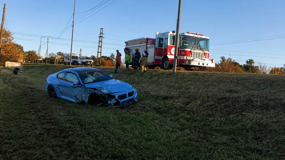 El BMW con destrozos en Pergamino.