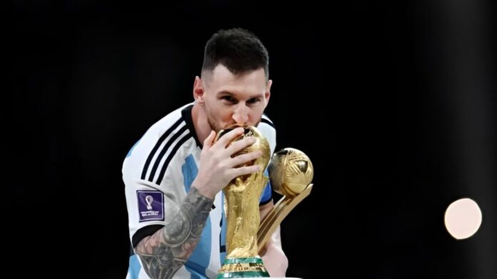 La misma que besó Messi: la Copa del Mundo se exhibirá en Tandil junto a otros trofeos de la Scaloneta.
