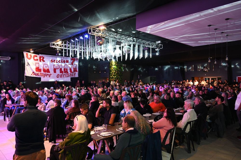 En el acto en La Plata hablaron
