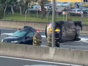 El accidente en General Pacheco se habría producido cuando el auto en que viajaban la menor y su madre se detuvo en plena autopista. El accidente en General Pacheco se habría producido cuando el auto en que viajaban la menor y su madre se detuvo en plena autopista.