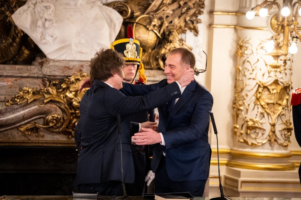 Diego Santilli al jurar como ministro del Interior ante el presidente Javier Milei.