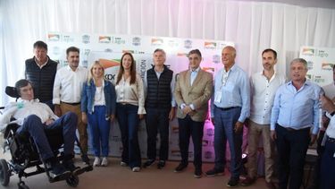 No todos: Macri rodeado de dirigentes de PRO, una imagen con ausencias notorias. (Prensa Expoagro)