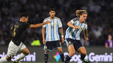 Nico Paz en acción. Uno de los jugadores que encabezó la renovación en la Selección.