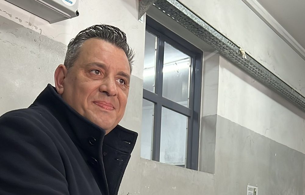 El primer candidato a diputado de La Libertad Avanza por la Tercera Sección Electoral, Maximiliano Bondarenko, votó en la Escuela N°2 de Florencio Varela.