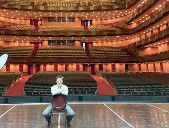 El reconocido bailarín platense Iñaki Urlezaga vuelve al Teatro Argentino con una única función de El último Aplauso.&nbsp;
