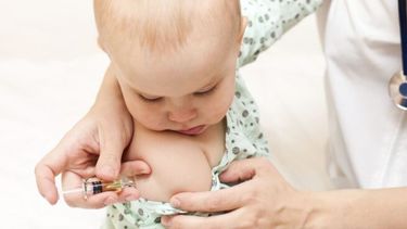 antivacunas: una provincia enjuicio a una decena de adultos que no inmunizaban a sus hijos