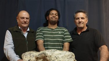 Jorge Martínez, Manuel Sánchez y José Luis Aguilar, los tres integrantes del museo que descubrieron el cráneo fosilizado. (Museo Paleontológico de San Pedro)