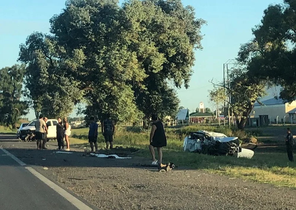 Dos personas fallecidas en siniestro vial en Junín.