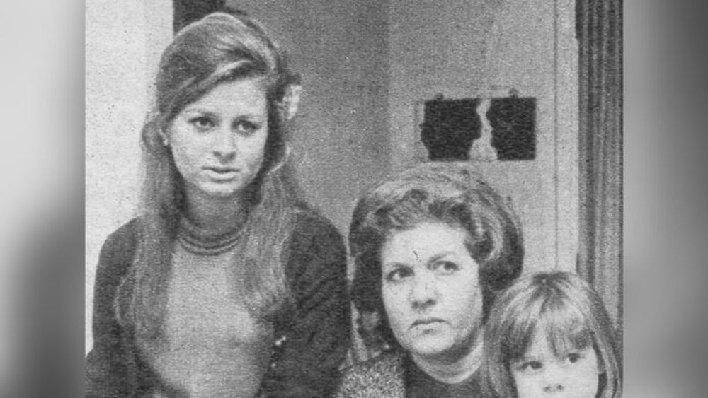 Estela Boquín entrevistada por Gente en 1968, junto a su madre Dora y su hermanita Patricia. (Archivo del autor)