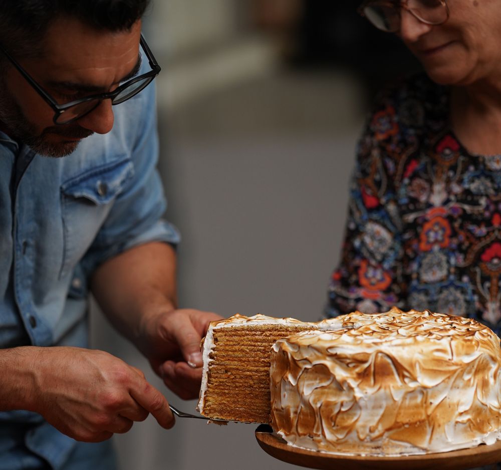 Braceli con Coca Varela de Gayoso, la reina de la Torta Argentina de Dolores.