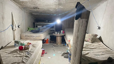 El espacio improvisado en una cochera llamado pabellón, separado por una pared falsa.