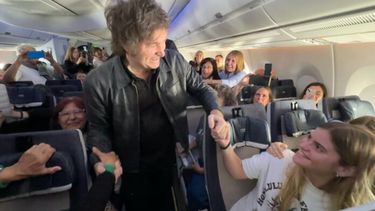 El presidente den un vuelo comercial, antes de pasarse a la flota estatal.