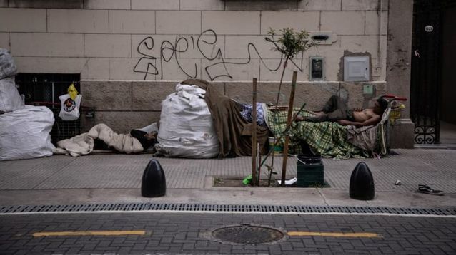 Personas en situación de calle en la ciudad de Buenos Aires. (Xinhua/Martín Zabala)