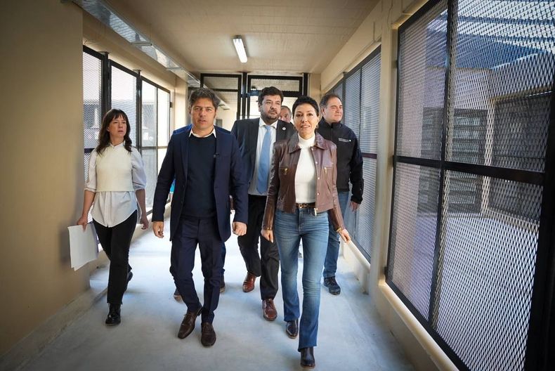 Axel Kicillof junto a Mayra Mendoza en Quilmes.