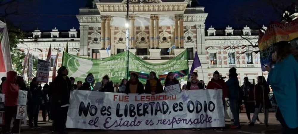 La novena marcha #NiUnaMenos recorrió el centro de la ciudad de La Plata, hasta la Gobernación. (Campaña Nacional por el Aborto Legal, Seguro y Gratuito La Plata)