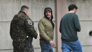 Máximo Kirchner en la casa de la familia Solari en Parque Leloir, la mañana del fallecimiento del músico.