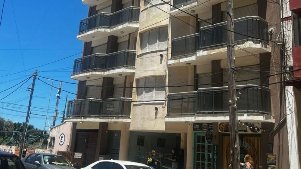 El lugar de la tragedia es un edificio de San Bernardo, a metros de la costa.