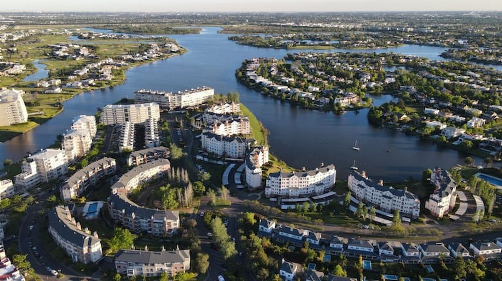 Uno de los ejes centrales de la modificación será la eliminación de la tarifa social para residencias ubicadas en barrios cerrados. 