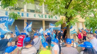 La mafestación en La Plata eontra la intervencón de OSPRERA. (DIB)