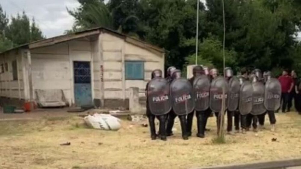 Vecinos atacaron la vivienda de la familia de la niña violada en Saladillo. - Convergencias de Saladillo -