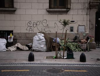 Personas en situación de calle en la ciudad de Buenos Aires. (Xinhua/Martín Zabala) Personas en situación de calle en la ciudad de Buenos Aires. (Xinhua/Martín Zabala)