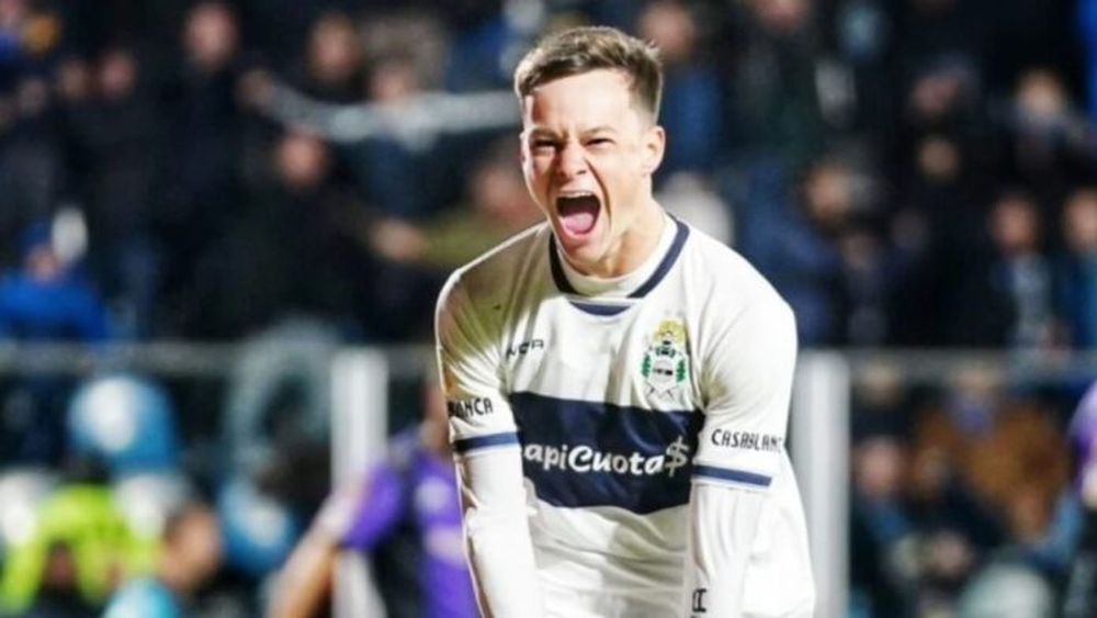 Matías Abaldo, futbolista uruguayo de Gimnasia y Esgrima La Plata.