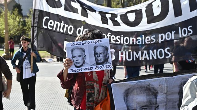 Masiva marcha en La Plata a 19 años de la segunda desaparición de Jorge Julio López.&nbsp;