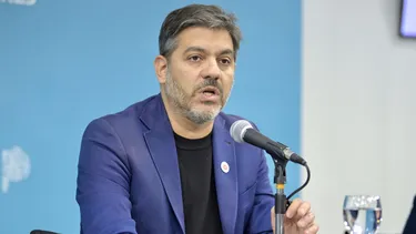 El ministro de Gobierno, Carlos Bianco, en conferencia de prensa.