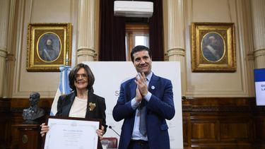 El senador Abad con la socióloga De Riz. (DIB)