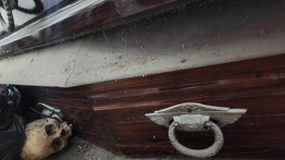 La actual administración mostró imágenes de depósitos de restos no identificados en el cementerio local. (Municipalidad LP)