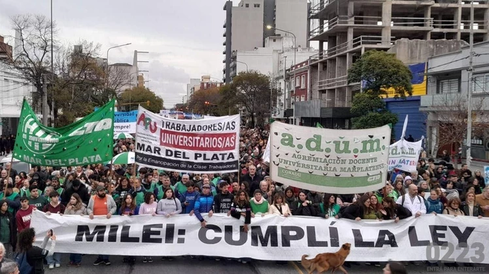 Mar del Plata movilizó miles de personas por la educación pública. Mar del Plata movilizó miles de personas por la educación pública.