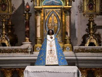 Imagen de la Virgen de Luján, Madre patrona del pueblo argentino. Imagen de la Virgen de Luján, Madre patrona del pueblo argentino.