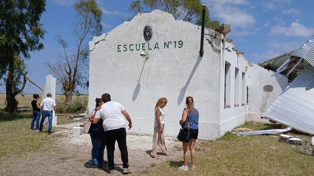 El techo de la escuela rural de Cañuelas quedó destruido.
