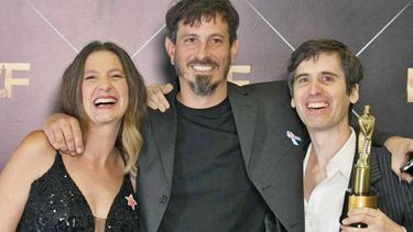 El premio fue recibido por Nadia Coralina Cerino, Emiliano Ocampo y Mariano Martínez.&nbsp;